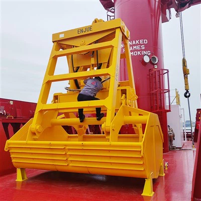 Godet à grappin marin